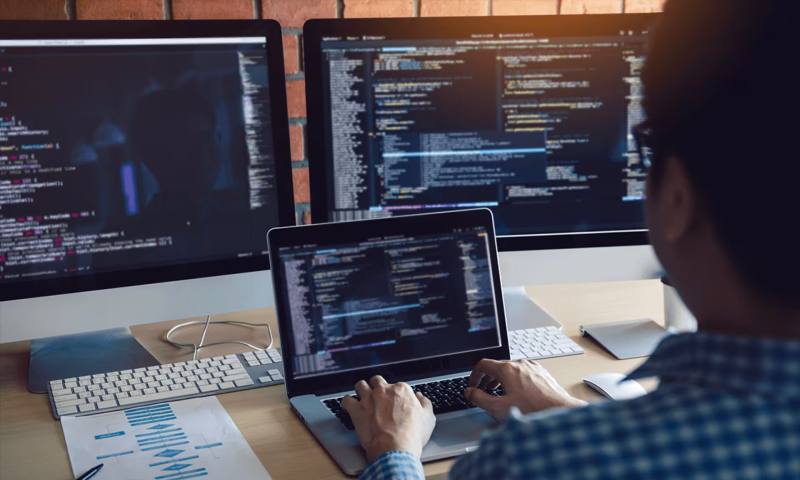 数据科学选型:R与Python如何赋能莒县网站建设?